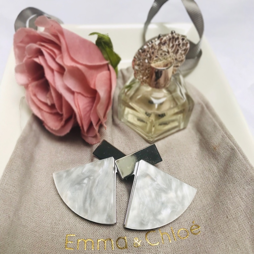 Les Tatillonnes Cosmos Earrings - Silver & Pearl